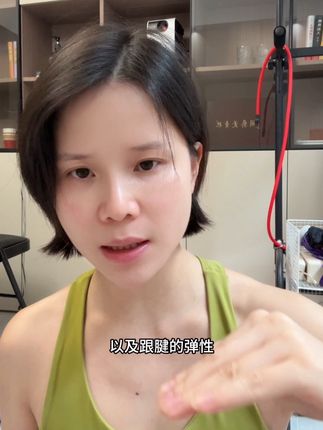 足弓训练器的作用类似于你打游戏需要借助一定的工具更好的通关的道理一样的,很多工具选对确实是事半功倍,日常当拖鞋去穿,跳操时候戴着蹦一下也能起到很好的作用#瘦腿瘦腿瘦腿瘦 #粗腿 #梨形身材