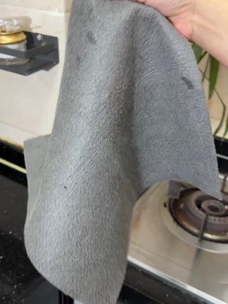 用魔力抹布就是好用,玻璃镜面轻轻一擦就干净,还不会留水印#超实用 #家中必备#擦玻璃神器 #清洁神器 #魔力抹布