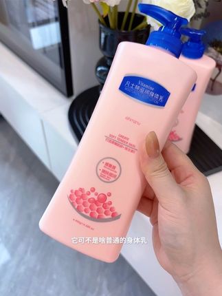 凡士林的身体乳也来大羊毛了,姐妹们赶紧去薅!真的是好闻又好用#强烈推荐 #身体乳 #女生必备 #伪体香