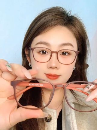 终于找到了不容易断裂的老花镜,可掰可折,就是这么牢固。#高颜值眼镜 #防蓝光眼镜 #老花镜 #男女同款 #护眼爱眼