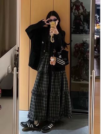韩系慵懒风长袖宽松外套+格子背心连衣裙时尚两件套!#早秋贵气感穿搭 #初秋一周不重样穿搭 #秋季不露腿穿搭 #被秋日氛围感穿搭拿捏了 #秋天变时髦就从韩系穿搭开始