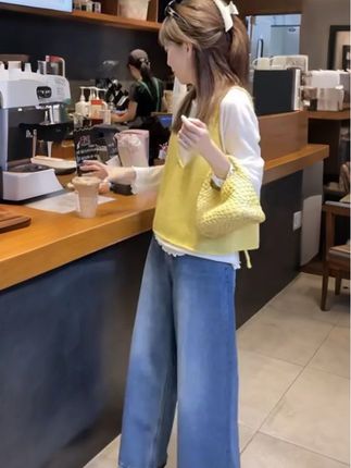 早秋穿搭一整套女新款韩版白色打底衫针织马甲牛仔裤三件套
