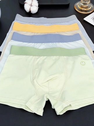 不要舍不得给儿子换内裤,想要孩子发育的好,勤换内裤肯定少不了!这款A类兰精莫代尔棉面料的,巨柔软又亲!弹力大无束缚,关键底裆还做了十A级益生菌的。纯色系列孩子很喜欢!儿子穿一次就爱上了!#儿童短裤 #男童内裤 #贴身衣物 #面料柔软舒适 #高品质童装