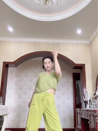 #那一道光#完整版广场舞#热门音乐🔥 #跟着音乐嗨起来