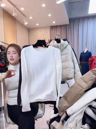 2025爆款秋冬爆款上新季长袖针织羊毛女士暖云轻奢打底衫#秋冬长袖针织打底衫#超便宜超划算 #面料柔软舒适 #百搭