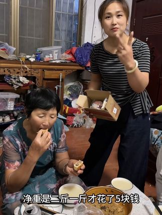 终于买到这款青红丝的月饼啦#味道好极啦 #老式月饼小时候的回忆