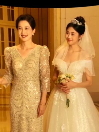 #高端大气 #高定礼服 #穿婚纱的样子#结婚 #愿每个女孩都能嫁给爱情
