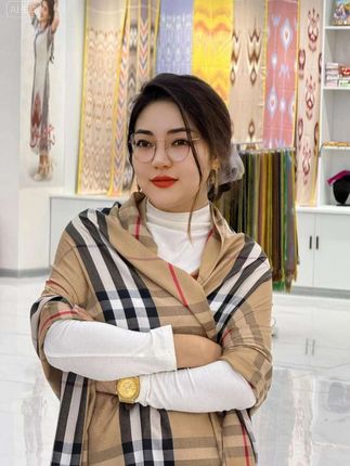 سېرىق ھارۋامغا كىرىپ قوللاپ قويۇڭلار چىرايلىق كۆينەكتىن بىرنى ئېسىپ قويدۇم @DOU+小助手