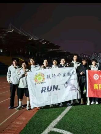 “看我装糖,阴她一手”#年少无为 #中长跑 #跑步治愈一切 #李荣浩 #抖音二创激励计划 @抖音创作灵感 @抖音体育 发就发@超级无敌暴龙战士🦖 求投喂辣堡@陕西国际商贸学院毅行千里跑团