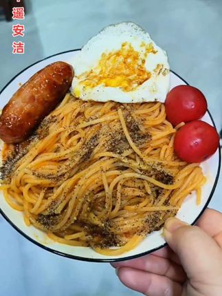 孩子们喜欢吃的意面,在家几分钟搞定,家里有小盆友的可以试试#番茄肉酱意大利面