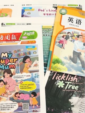 同步#四年级英语上册 的英语周报来了,英语也有和课本同步的大阅读报纸,每天把课内的知识掌握好再去拓展阅读课外的,都是和课本同步的主题#英语学习 #英语课外阅读 #小学英语