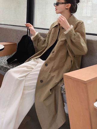 细节暗藏心机,翻领利落、单排扣复古,穿上它,你就是都市里的“风格女主角”,走到哪都是时尚画报现场~#高级感穿搭 #时髦精的ootd #谁穿谁好看 #清冷感 #简约穿搭 @DOU+小助手 @DOU+上热门