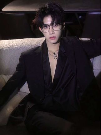 爱看帅哥的男孩