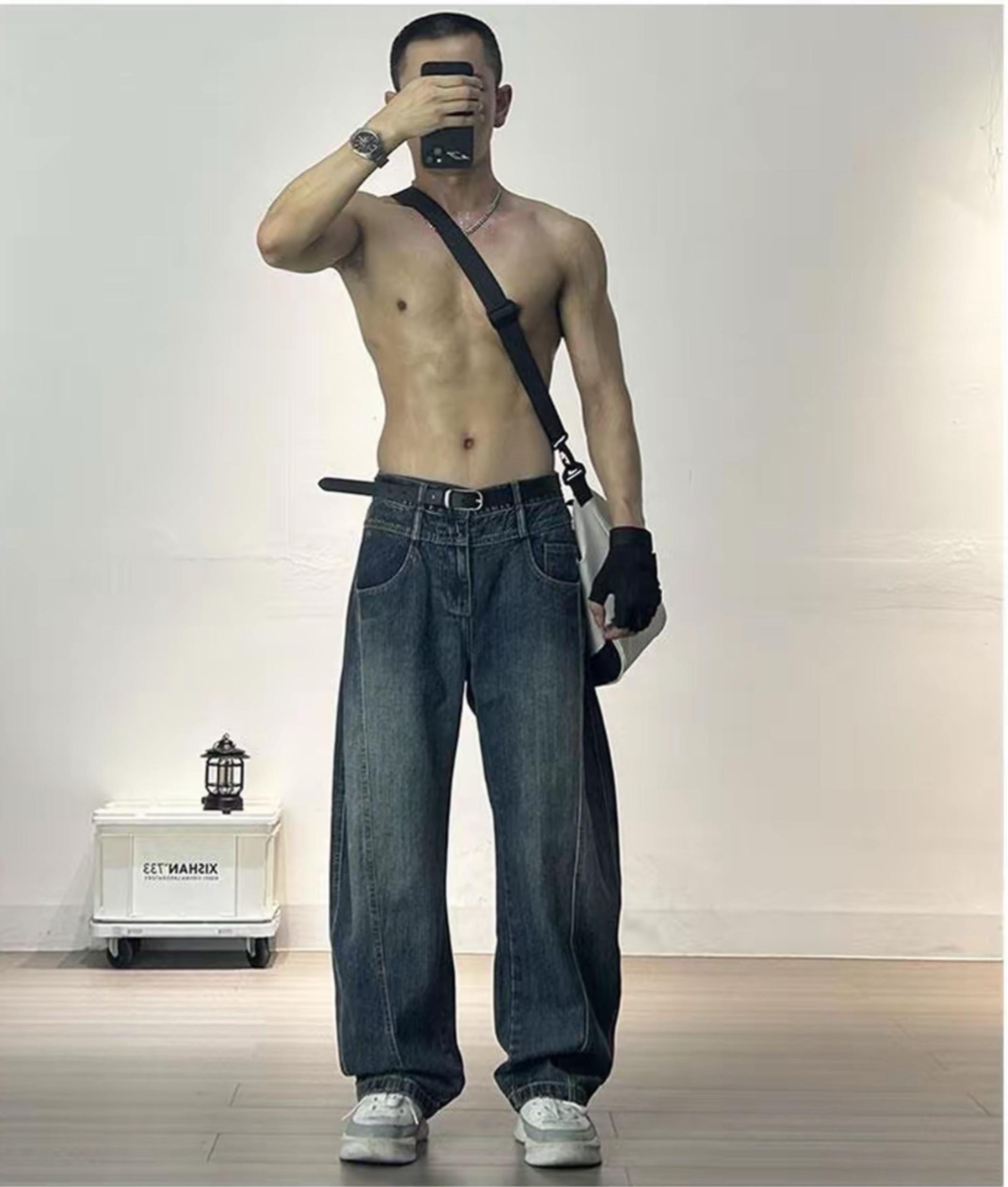 美式潮牌双腰头水洗弯刀牛仔裤#爱了爱了 #穿衣显瘦 #男友穿搭 #荷尔蒙 #腹肌马甲线