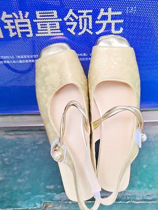 玛丽珍包头凉鞋#哎呦喂你鞋真好看 #脚宽脚胖都可以 #舒适养脚 #时尚美鞋 #玛丽珍高跟鞋 @巨流视频 @巨量千川