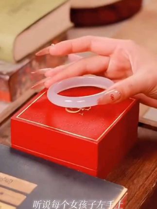 【中国黄金】天然白玛瑙荔枝冻白月光手镯高冰透亮正圈玉镯送礼礼物#母亲节礼物 #女朋友礼物 #情人节礼物 #好物推荐🔥 #🔥🔥🔥🔥