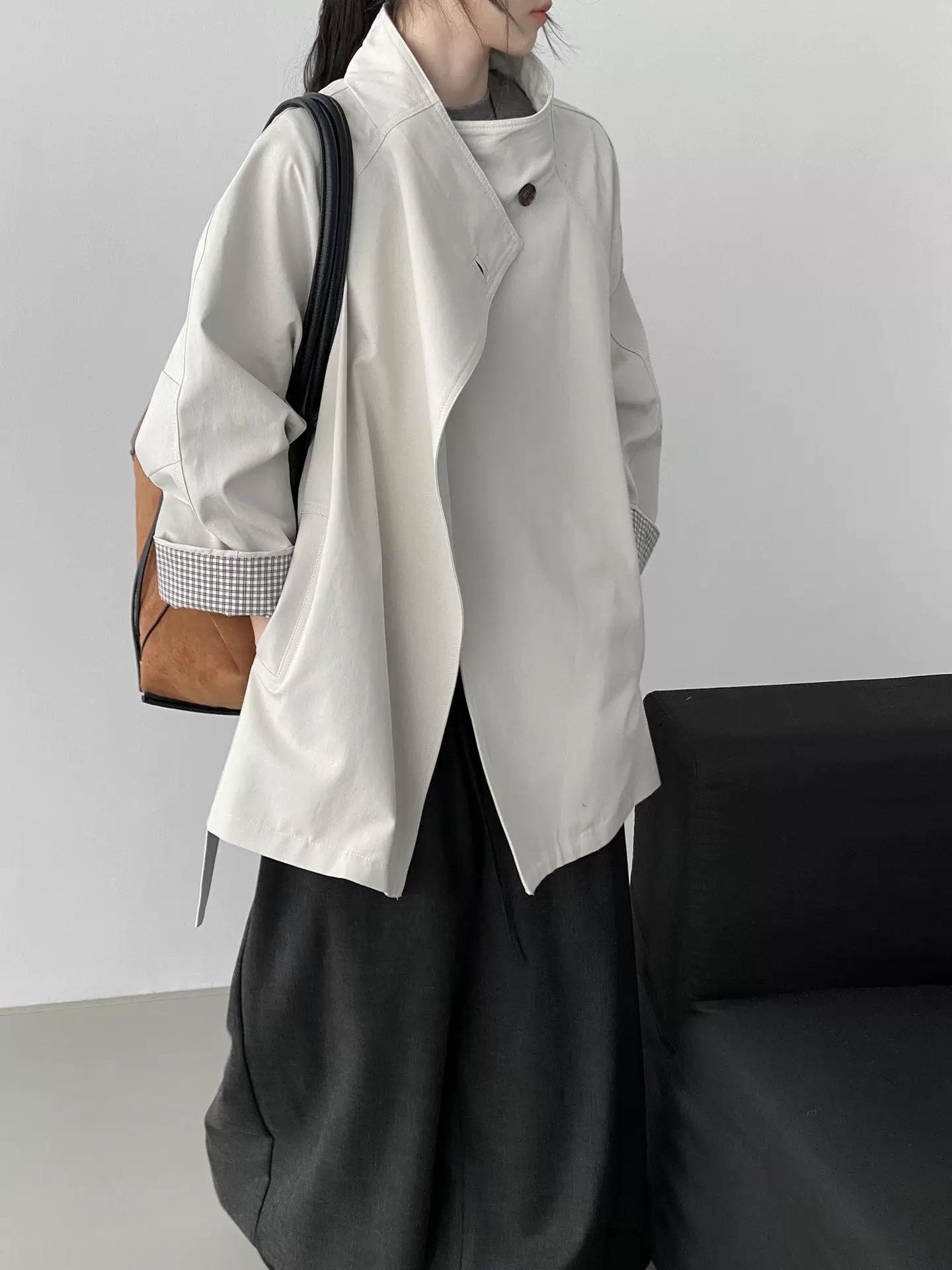 你们要的高级感风衣来喽,内里拼接了格子#显瘦显高穿搭 #极简穿搭 #必备单品