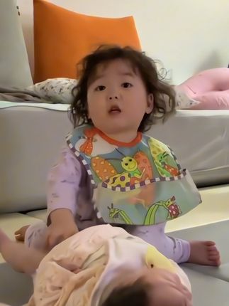 自从身边多了一个你 日子都开始变有趣#江皓南小歌曲#这是一首不简单的小歌曲