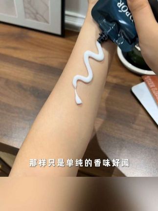 这才是护手霜界的天花板,每一支都是香水级别的护手霜!它不仅护手效果非常好,涂完还自带体香,完全不输大牌香水。轻薄乳霜质地,上手一抹化开,滋润又保湿,吸收很快也不油腻。关键它的留香巨持久,香水都省了!冬天容易干巴起皱的姐妹赶紧去冲!