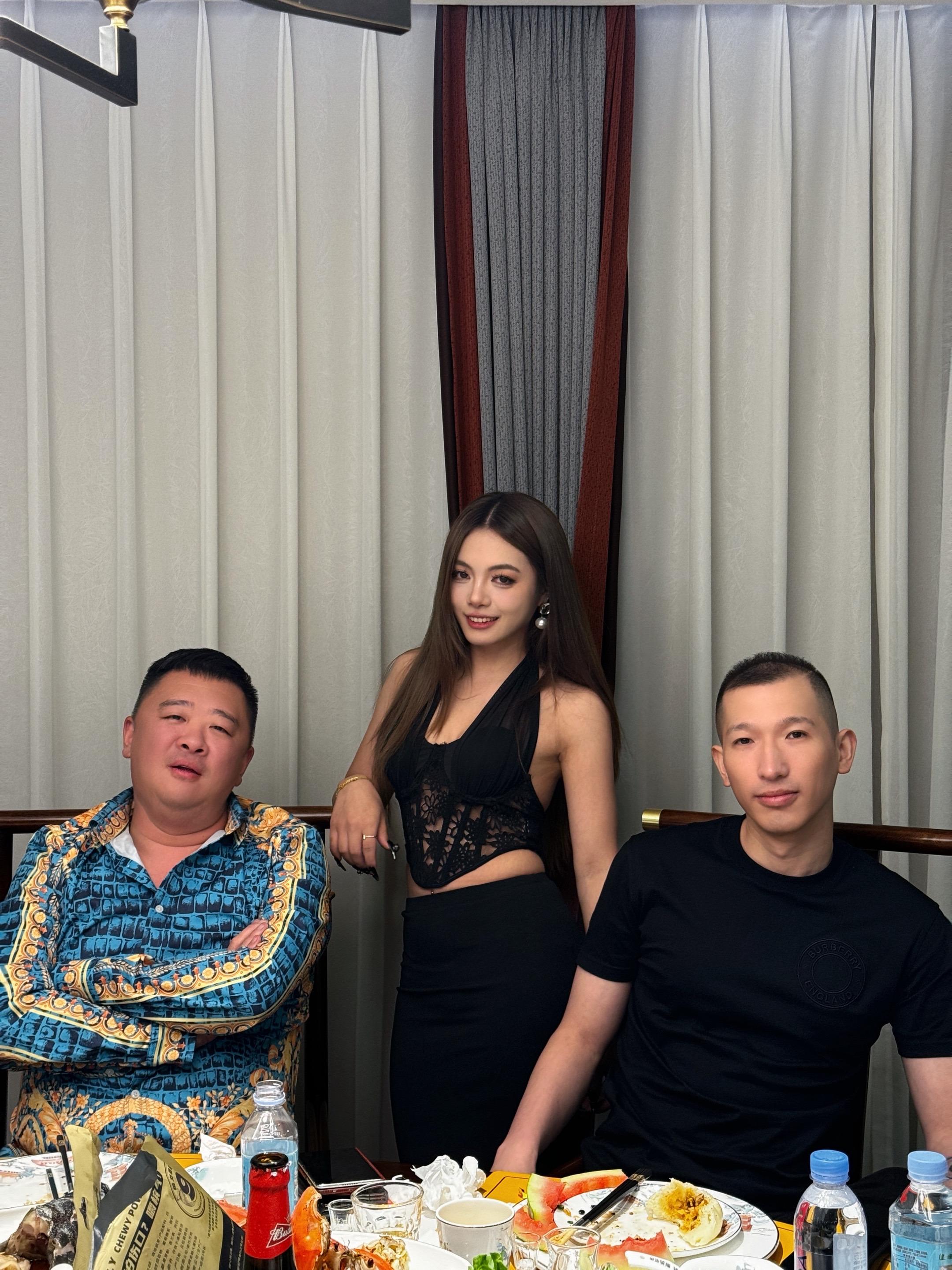听说你在高速路口等了我很久。#磊哥 #裕华路高速口 @叶子小姨妈🦋 @苏醒滴狮子🦁️富饶
