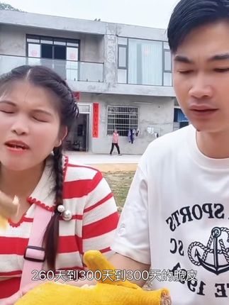 好吃又入味的盐焗鸡,选用的都是300天以上的老鸡做的,商家为了冲销量搞活动,前100名下单的买一送一到手2只盐焗鸡再送一张9元优惠券#盐焗鸡#妈呀太香了 #好吃到停不下来 #晓愉#晓愉大嫂