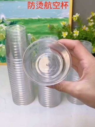 匆忙早晨,不必为清洗杯具而烦恼。这款一次性杯子,采用食品级加厚材质,手握不烫手,承装热水也安心。#防烫航空杯 #一次性杯子#好物推荐🔥#@抖音小助手