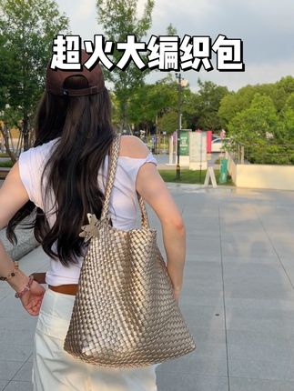 很多博主都在背!确实实用好看,#包包推荐 #度假风编织包 #种草 #好物分享