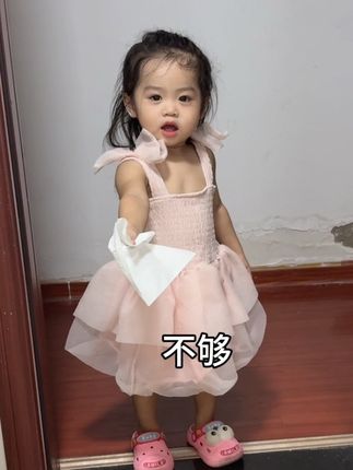 肉肉今天没有发脾气,还帮我把门关上哈哈哈哈#萌娃搞笑日常 #人类幼崽到底多可爱 #亲子日常
