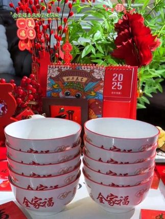 太喜欢这套全家福陶瓷碗了,一箱10个价格超划算、还都是釉下彩工艺、家里人多就入手这一套#陶瓷餐具 #米饭碗