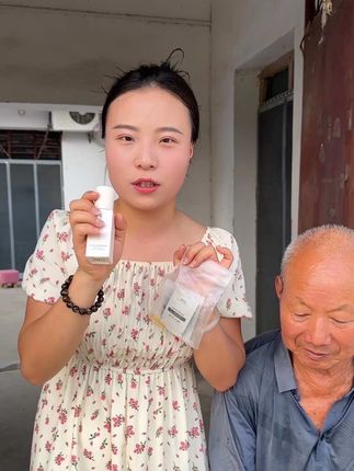 让公公试,公公还不好意思了,姐妹们试试这个粉底液吧!真的防水防汗,太给力了#夏日必备 #粉底液 #超好用 #女生必备 #防水防汗不脱妆
