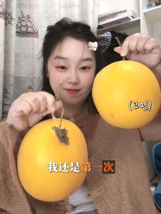 真的贼拉拉好吃,还没吃过民勤蜜瓜的朋友赶紧去买,皮薄肉厚,一口下去全是蜜啊!真的就是一口惊艳的那种好吃!#新鲜采摘 #脆甜多汁#民勤蜜瓜 #蜜瓜#嘎嘎好吃