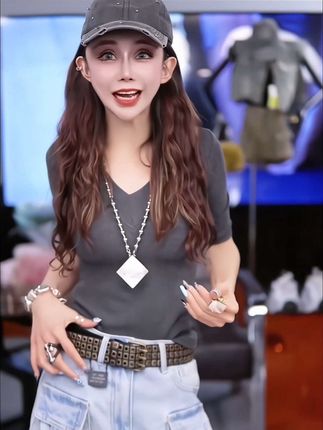 2025早秋新款美式辣妹V领中袖T恤女设计款修身显瘦洋气百搭9966##谁穿谁好看 #面料柔软舒适 #时尚百搭 #修身显瘦 #秋季穿搭