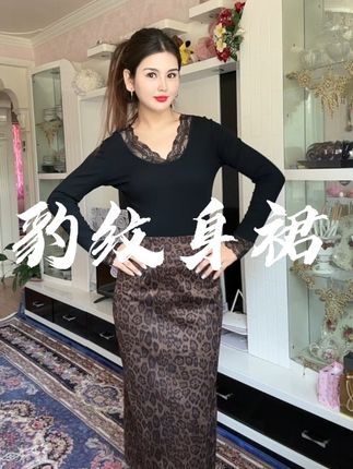 没踩地毯哦 有塑料薄膜#女装 #女生黑连衣裙 #身材管理打造s型身材 #气质女人 @抖音小助手 @抖音热点 @DOU+小助手