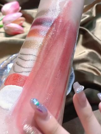 像水一样清爽的卸妆油 一秒乳化连口红眼妆都卸的干干净净 洗完脸上也不油腻 小小一个方便又卫生 #卸妆油