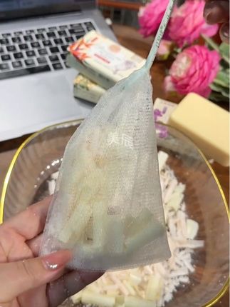 皮肤干燥皮屑多擦身体乳都不管用的,不如试试用羊奶皂,温和清洁润肤留香#皮肤干燥 #皮肤干燥起皮 #滋润沐浴露