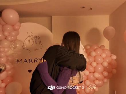 幻想了很久的画面 但当他问我愿不愿意嫁给他的那一刻 眼泪还是止不住的往下流 此刻的泪水是为幸福 #求婚 #我愿意 #爱情 #异地恋 #学生时代的爱情