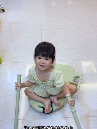 假期让孩子#远离电视和手机 给娃安排这个#感统训练滑板,室内室外都能玩,还能锻炼内耳前庭好处多多,趁着划算快薅#儿童体能 #哈比树滑板车 #在家早教