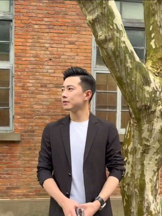 防晒冰丝西服,穿在身上冰凉透气,帅气显质感,咱老公必须得来一件#男装 #西装外套 气质这一块帅就完事了#防晒西装 #西服外套 #男士外套