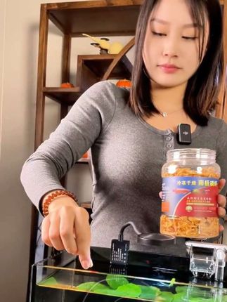 #鱼缸里的大自然 #南极磷虾 #龙鱼