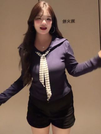 超级显瘦有设计感的上衣#辣妹穿搭 #今日ootd #设计感穿搭 #穿衣显瘦 #肩宽背厚