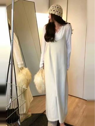 孕妇装秋冬款套装韩系宽松毛衣吊带裙气质小众设计感连衣裙两件套#温柔穿搭 #优雅气质 #孕期穿搭 #小众设计感 #减龄显瘦穿搭
