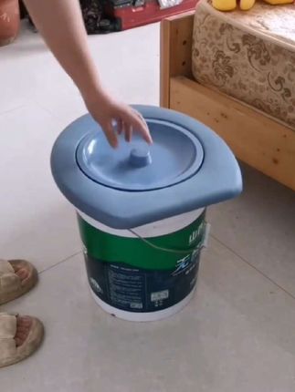 【加大加厚】简易马桶圈老人孕妇水桶坐便圈耐用带盖临时工地用通用#马桶圈#简易马桶圈#方便又实用@DOU+小助手