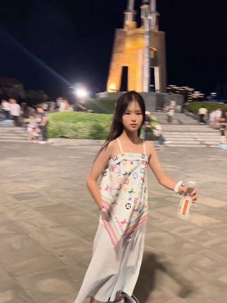 没有啥大本事 就先做好你的妈妈吧 管你一日三餐 陪你一年四季 我不是一个完美的妈妈 所以你也不用做满分的小孩 #我的女孩👧🏻 #骗你生女儿 #生女儿就是用来打扮的 #女童穿搭 #夏季穿搭