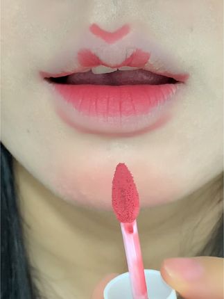 涂口红不能没有技巧!!简单画出嘟嘟唇!!#新手涂口红 #唇妆教程 #唇妆技巧 #我的口红日记 #平价彩妆好物推荐