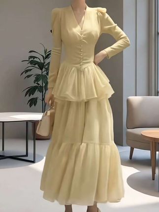 谁穿谁是氛围感女王👑赫本风气质裙封神时刻 经典永不过时的法式赫本风神裙来啦! 不用费心搭配的懒人神裙,穿上就是自带滤镜的女神气场 微胖姐妹也能轻松驾驭,显瘦10斤不是梦 衣柜里一定要有的百搭战袍,每个女孩都值得拥有✨ #小个子显高显瘦穿搭 #这个夏天如何摆脱穿搭廉价感 #毫不费力地打开初秋穿搭 #早秋韩剧女主穿搭 #早秋基础款外套如何摆脱路人感 @DOU+小助手 @抖加🔥上热门🔥dou+🔥热点宝 @巨量千川