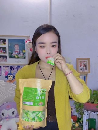 平时火锅 烧烤不忌口,还好我有这个加强版的酵素青梅!我都是每天晚饭后吃一颗青梅,再喝500毫升的水,不一会儿就有感觉了~早起轻轻松松一整天!虽然美味,但是不要贪吃,你们也赶紧试吧!!#酵素青梅#青梅#口感特别好#超便宜超划