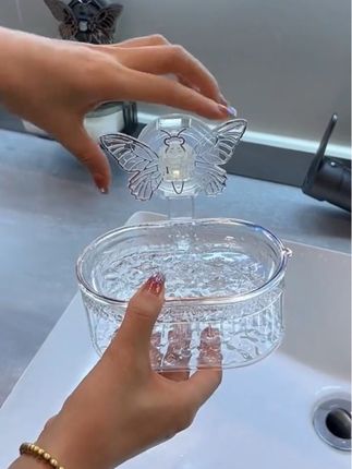 这个香皂盒的设计真贴心下面自带了一个海绵擦随手擦擦台面很方便吸盘的还可以随意换位置 #沥水肥皂盒 #肥皂盒 #香皂盒 #美观实用 #吸盘香皂盒