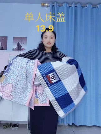 家里有孩子上学住校的可以给孩子买一个这样的床盖铺在宿舍床上,好看又平整,还不跑床,软乎乎的睡上去特别舒服,而且它还是四季通用的,家里的沙发飘窗都可以用的#好物推荐🔥 #柔软亲肤 #居家好物 #单人床盖#家纺床上用品