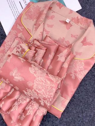 西瓜红蝶恋花提花 冰雪丝睡衣家居服 亲肤柔软舒适透气 丝丝滑滑 好舒服#谁穿谁好看 #好物推荐🔥 #质量杠杠的好 #睡衣家居服 #在家也要美美哒 @DOU+上热门