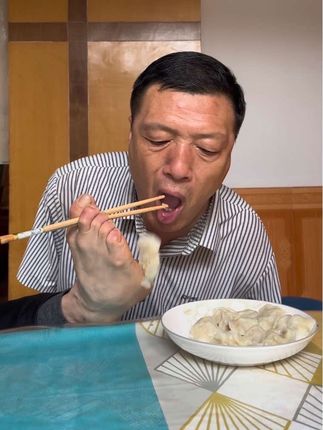 #用抖音记录我的真实生活# 只能断气,用无放弃#坚强的面对生活中的每一天@断臂老耿生活号